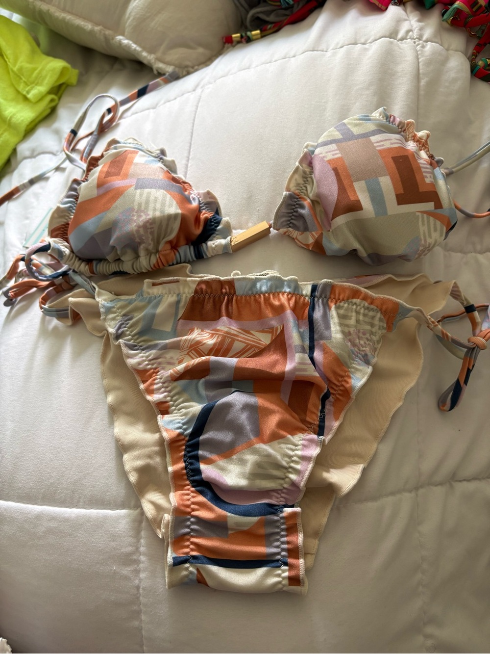 Brazilian Biquini. Geometric Print Tie-Side Bikini Set in Peach & Cream